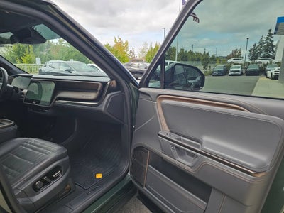 2025 RIVIAN R1S Base