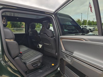 2025 RIVIAN R1S Base