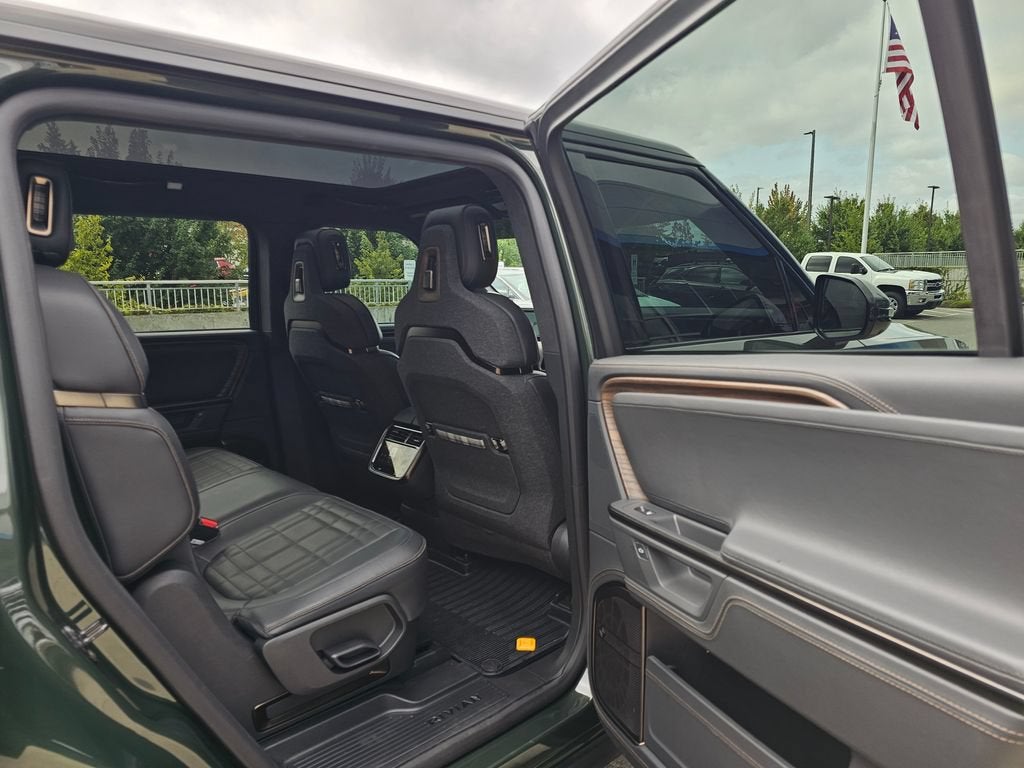2025 RIVIAN R1S Base