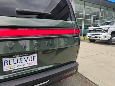 2025 RIVIAN R1S Base
