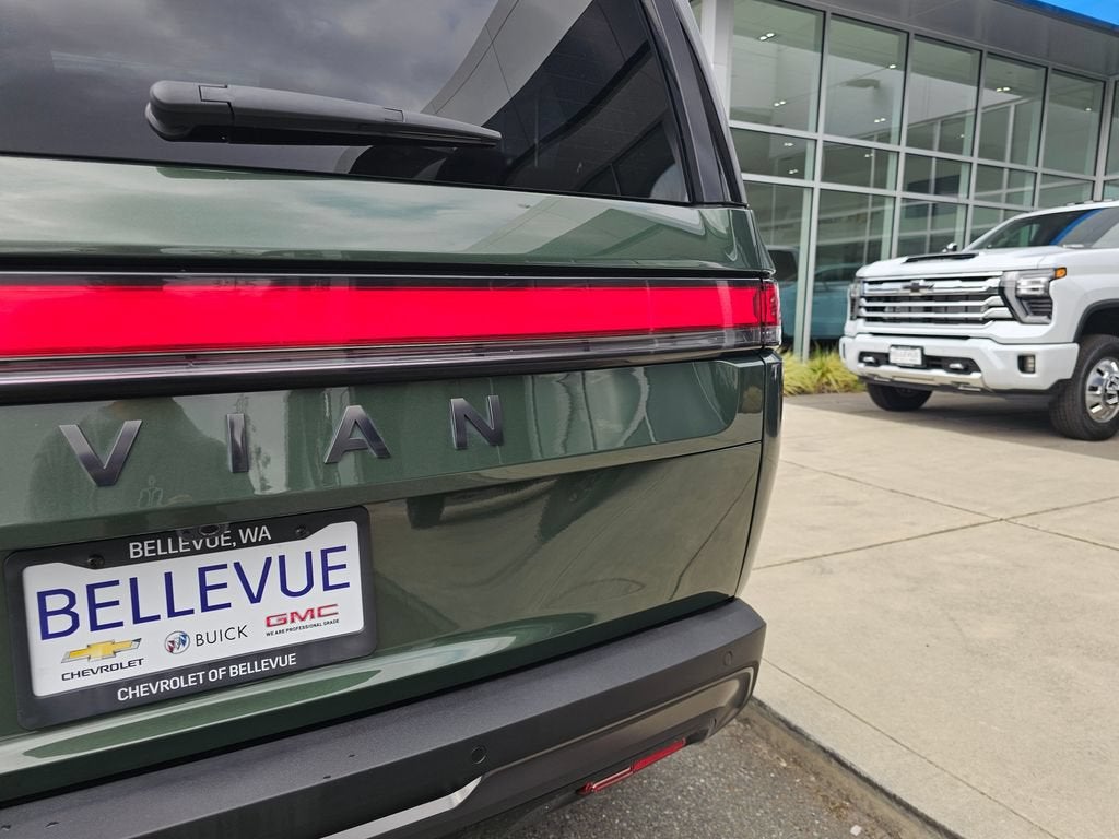 2025 RIVIAN R1S Base