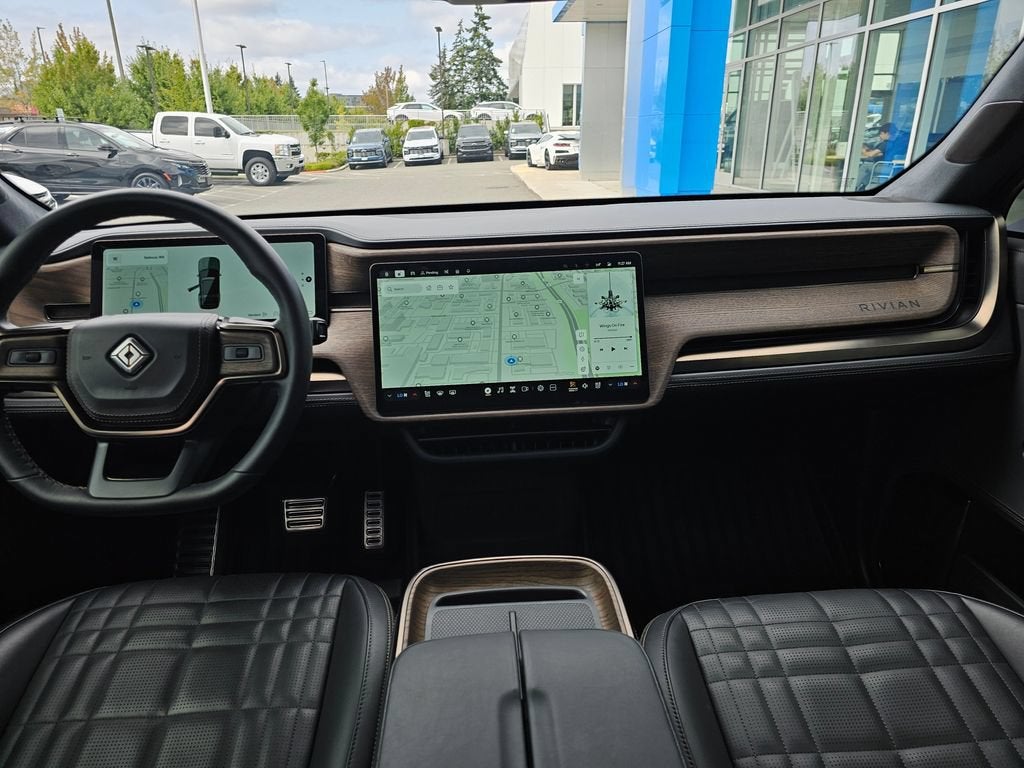 2025 RIVIAN R1S Base