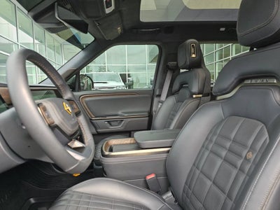 2025 RIVIAN R1S Base