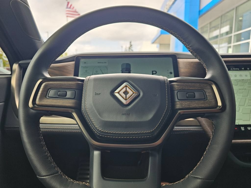 2025 RIVIAN R1S Base