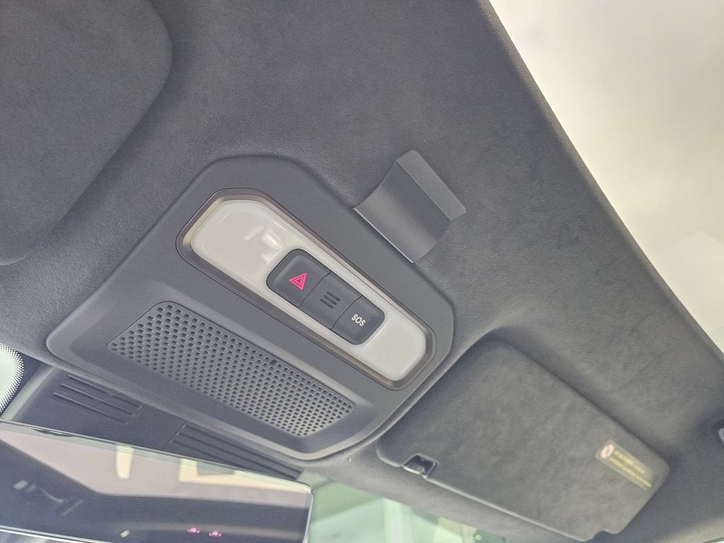2025 RIVIAN R1S Base