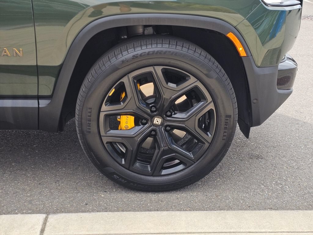 2025 RIVIAN R1S Base