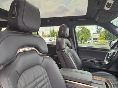 2025 RIVIAN R1S Base