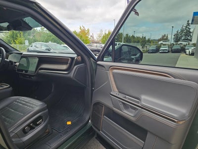2025 RIVIAN R1S Base