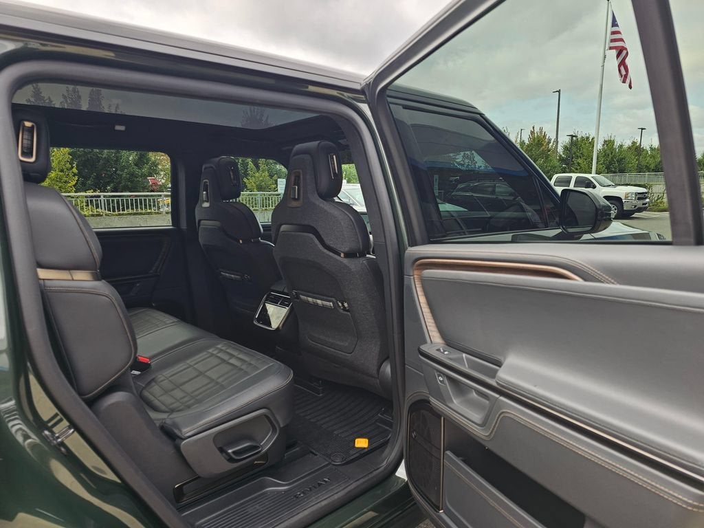 2025 RIVIAN R1S Base