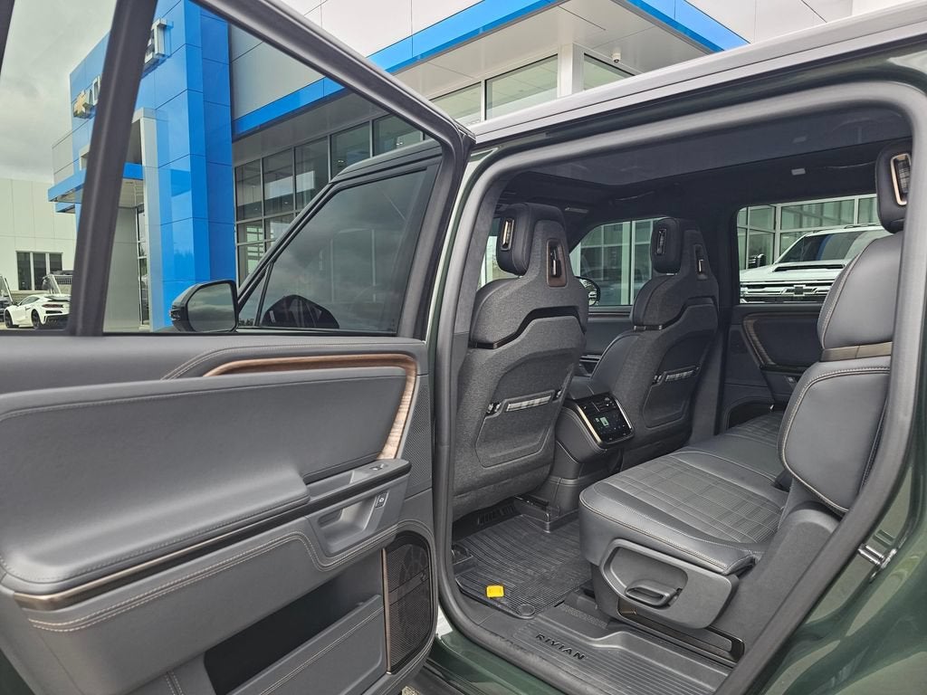 2025 RIVIAN R1S Base
