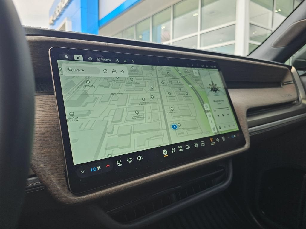 2025 RIVIAN R1S Base