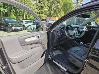 2023 Volvo XC40 Plus Dark Theme