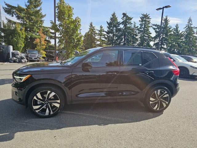 2023 Volvo XC40 Plus Dark Theme