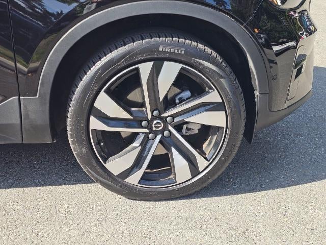 2023 Volvo XC40 Plus Dark Theme