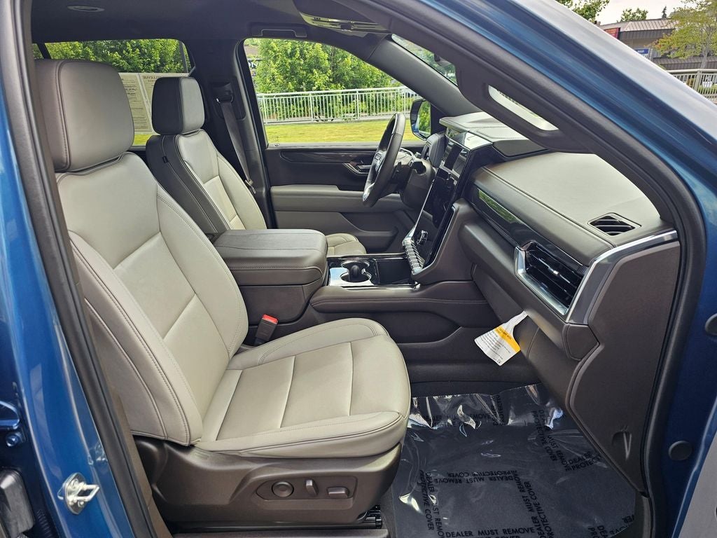 2025 GMC Yukon Elevation