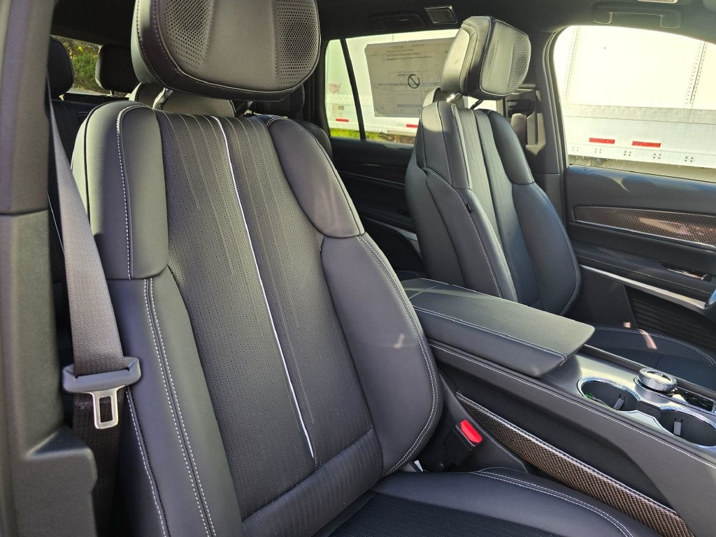 2027 Cadillac VISTIQ Luxury
