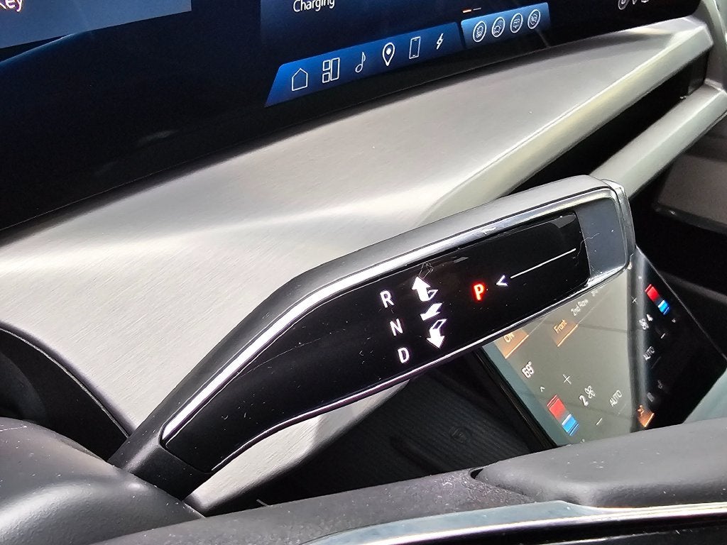 2026 Cadillac VISTIQ Platinum