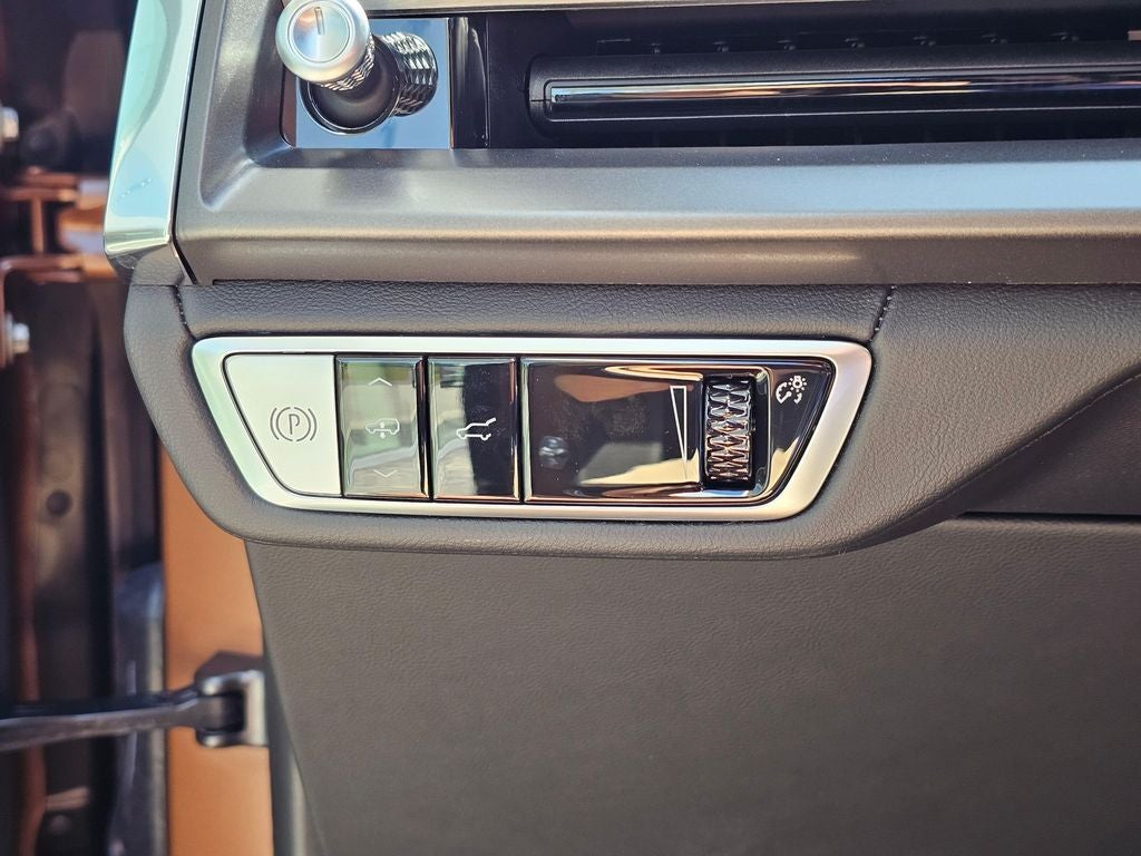 2027 Cadillac VISTIQ Platinum