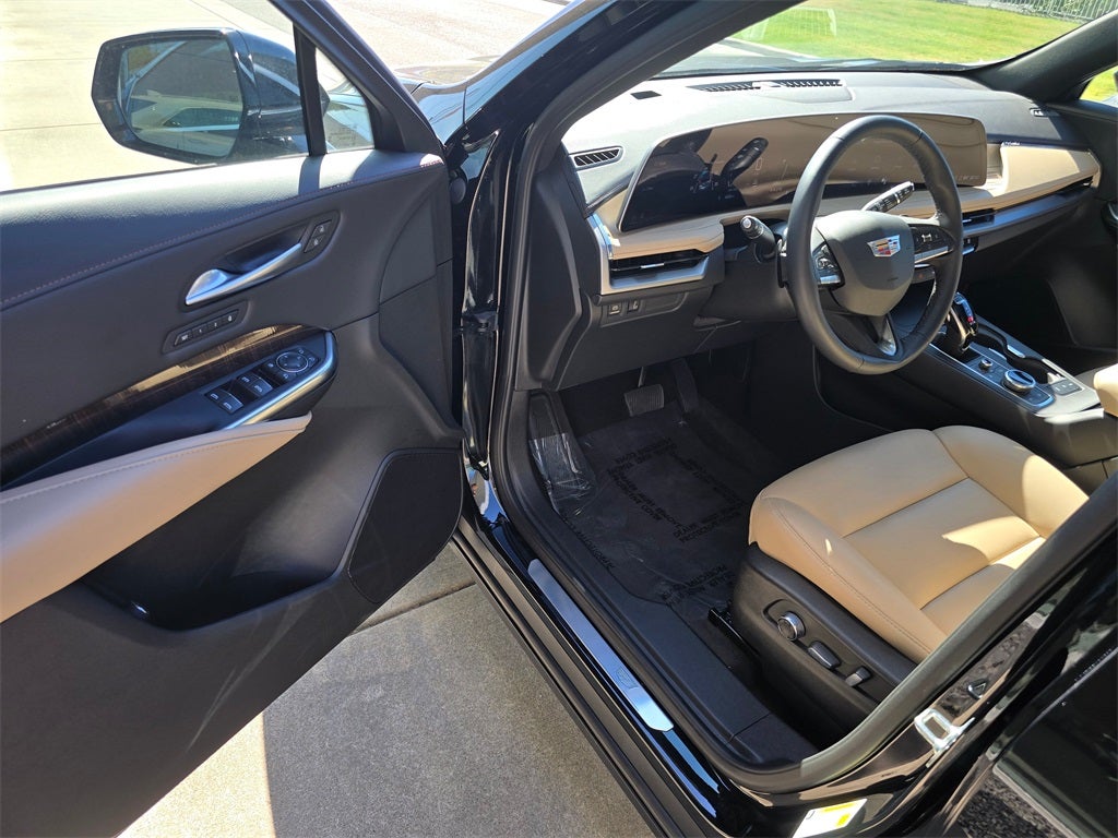 2025 Cadillac XT4 Premium Luxury