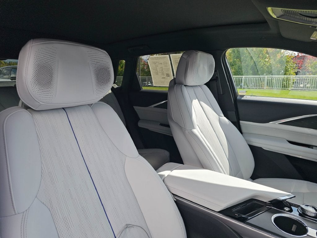 2024 Cadillac LYRIQ Sport