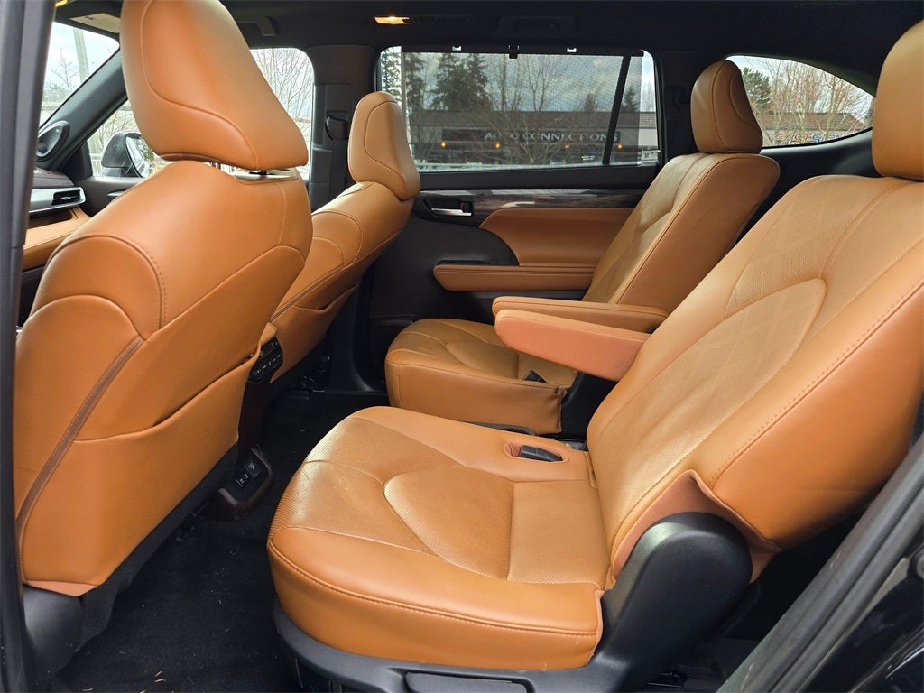 2020 Toyota Highlander Hybrid Platinum