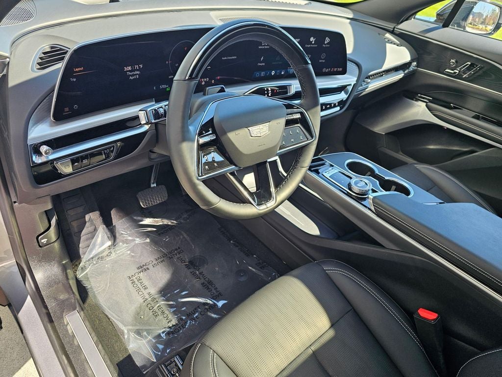 2025 Cadillac LYRIQ Luxury 2