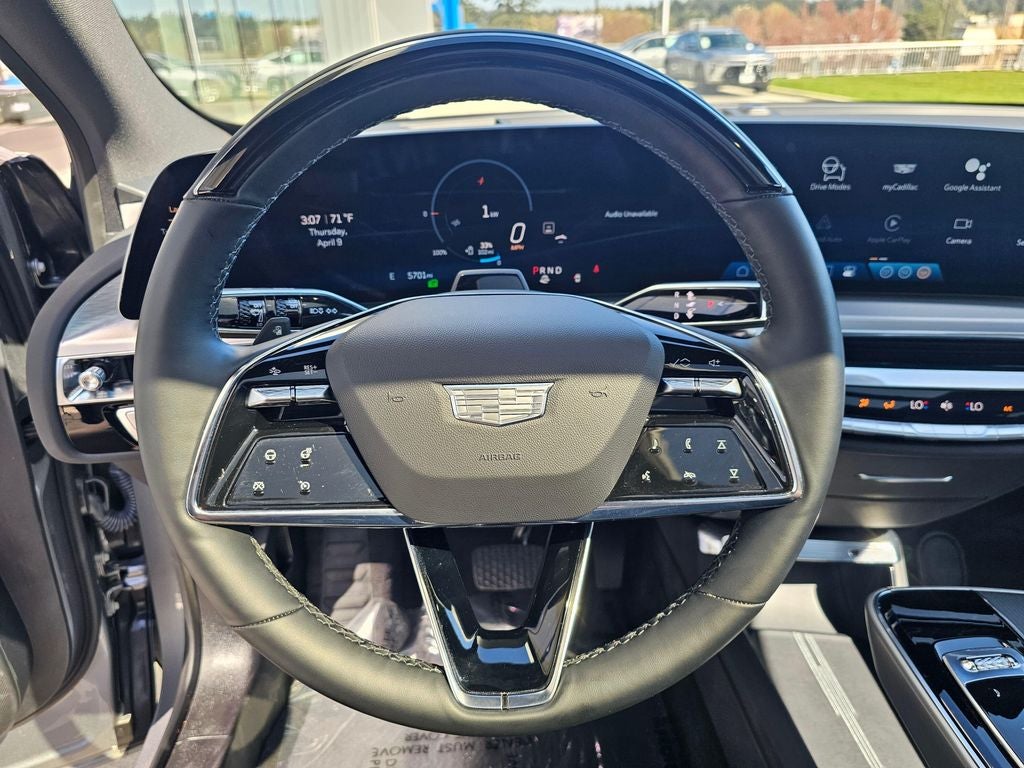 2025 Cadillac LYRIQ Luxury 2