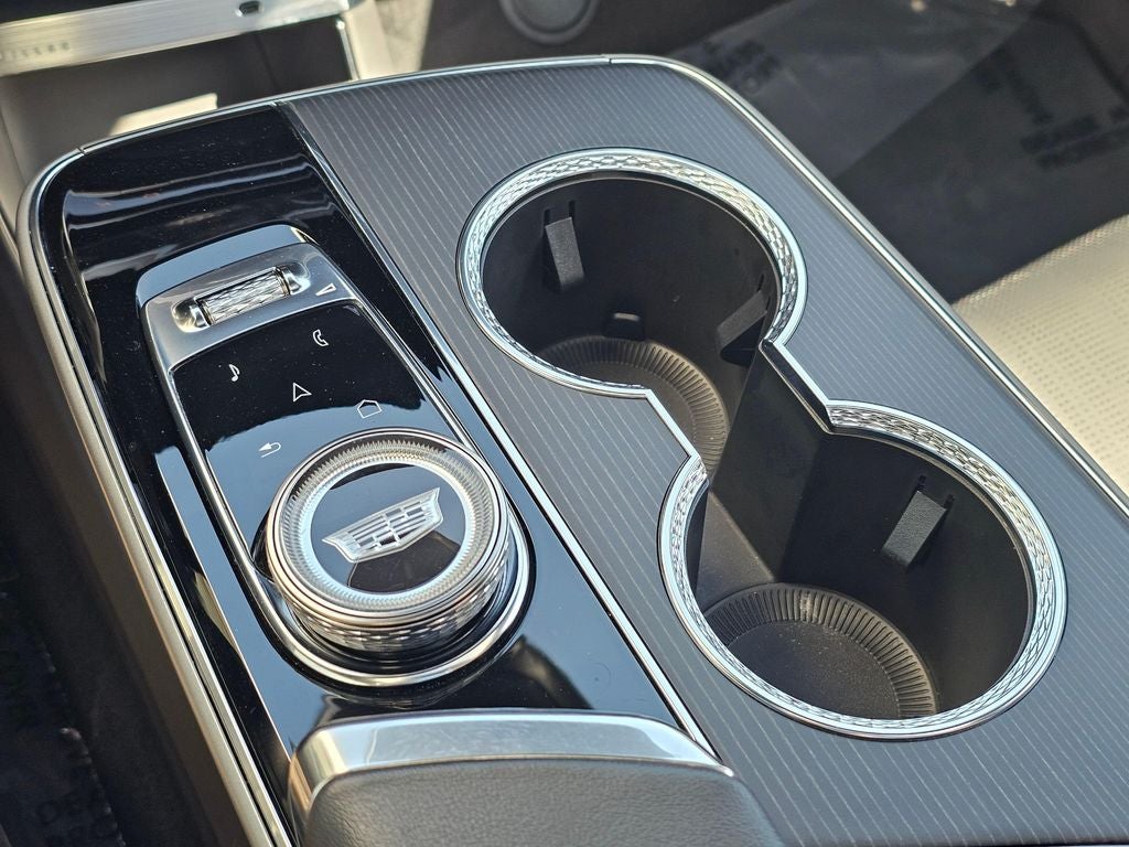 2025 Cadillac LYRIQ Luxury 2