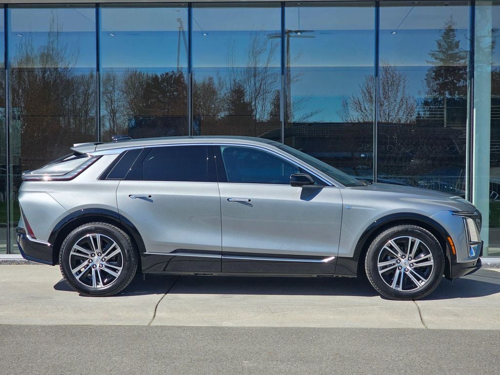 2025 Cadillac LYRIQ Luxury 2