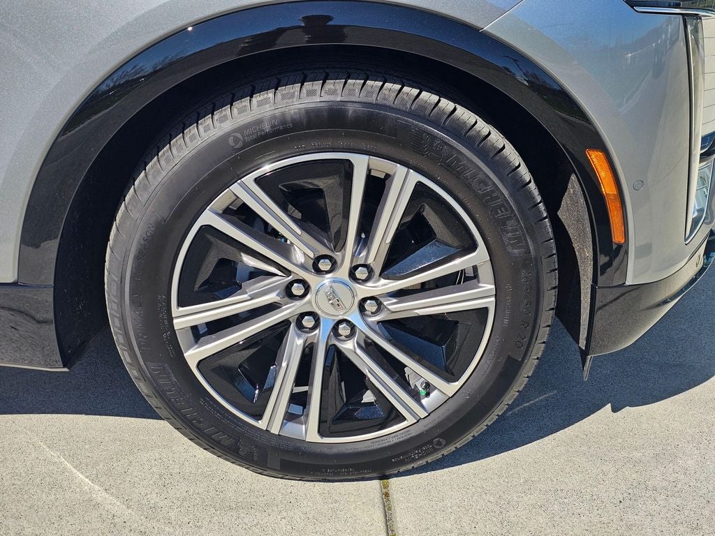 2025 Cadillac LYRIQ Luxury 2