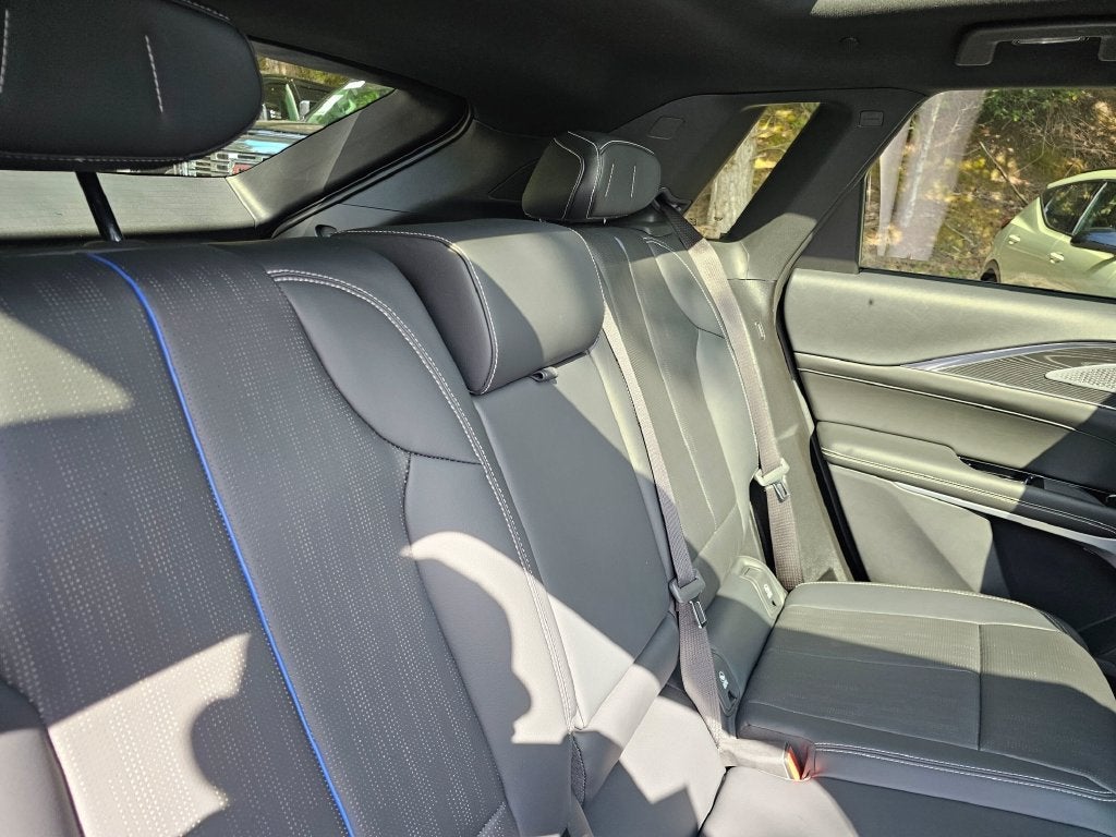 2024 Cadillac LYRIQ Sport