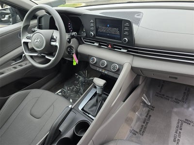 2022 Hyundai Elantra SE