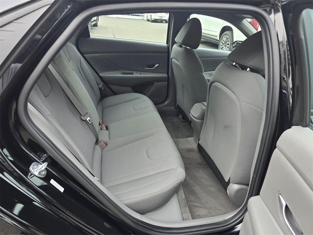 2022 Hyundai Elantra SE