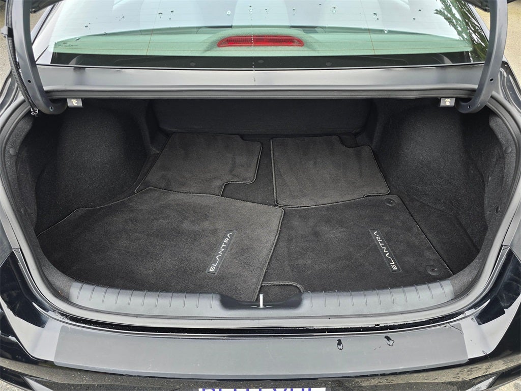 2022 Hyundai Elantra SE