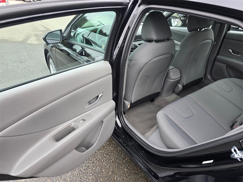 2022 Hyundai Elantra SE