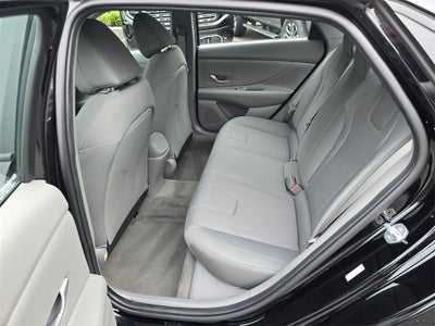 2022 Hyundai Elantra SE