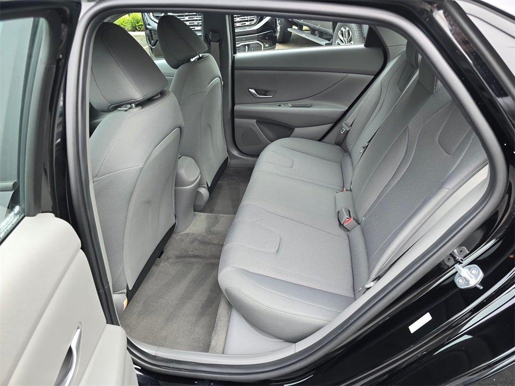 2022 Hyundai Elantra SE