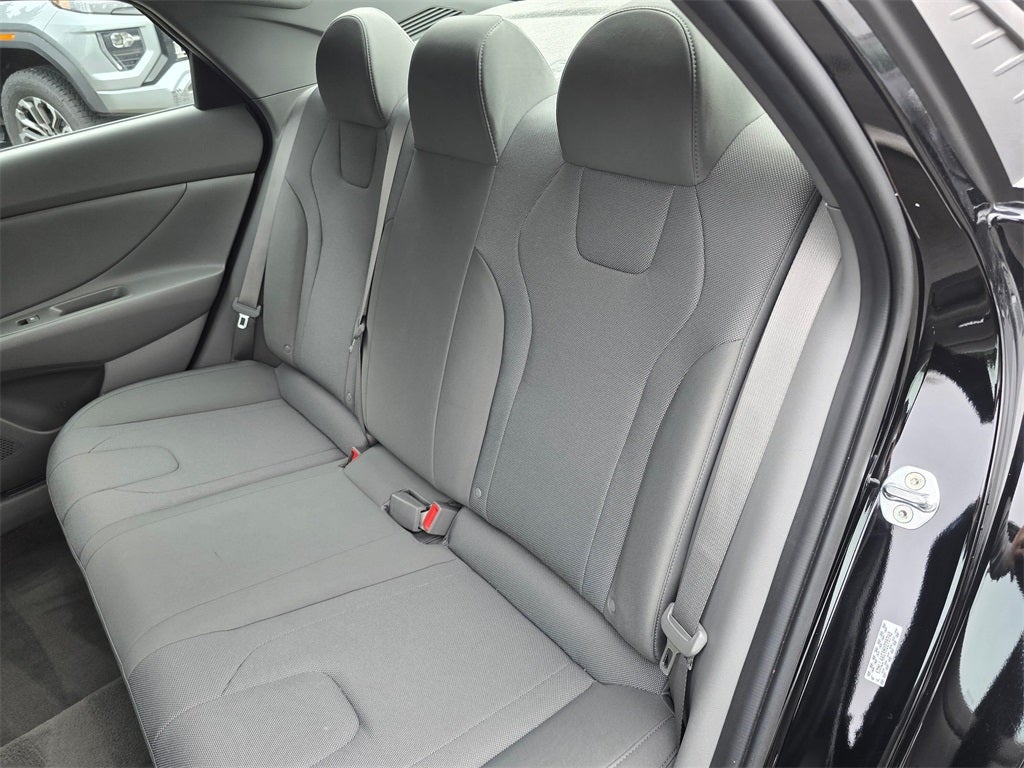 2022 Hyundai Elantra SE