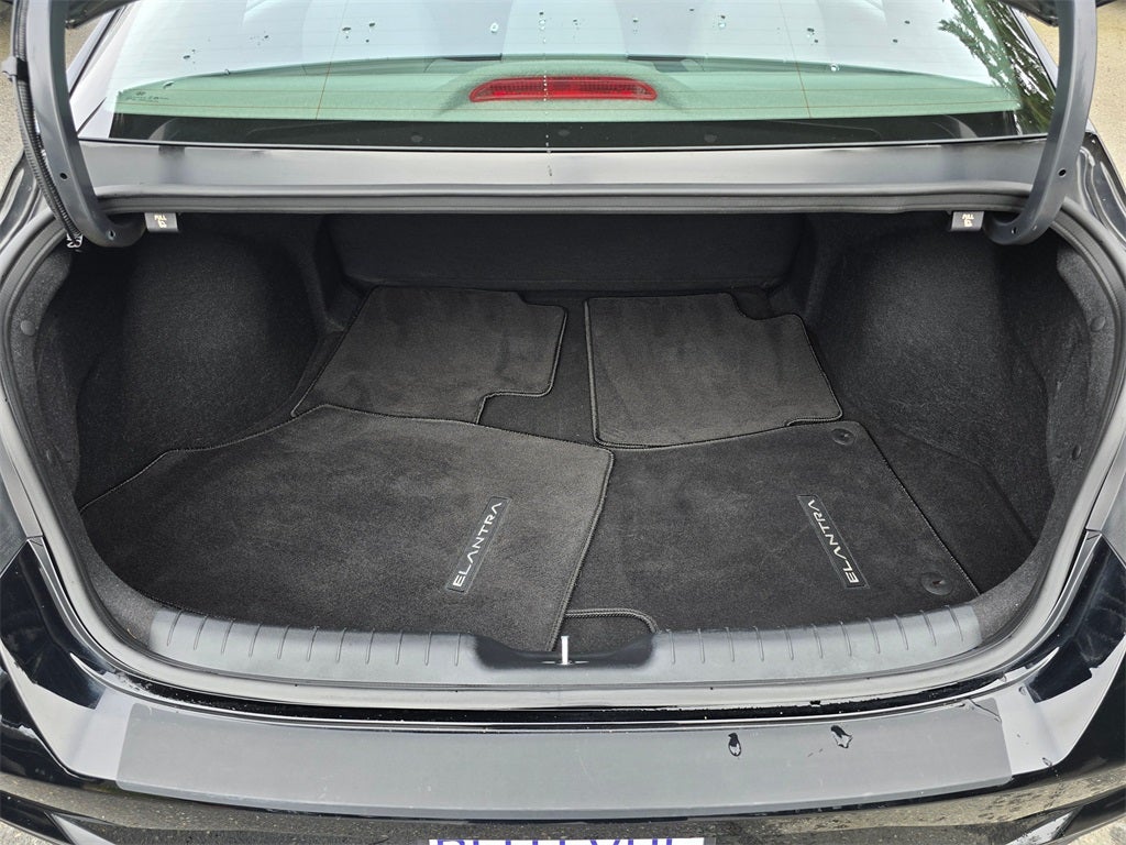 2022 Hyundai Elantra SE