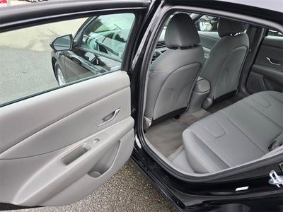 2022 Hyundai Elantra SE