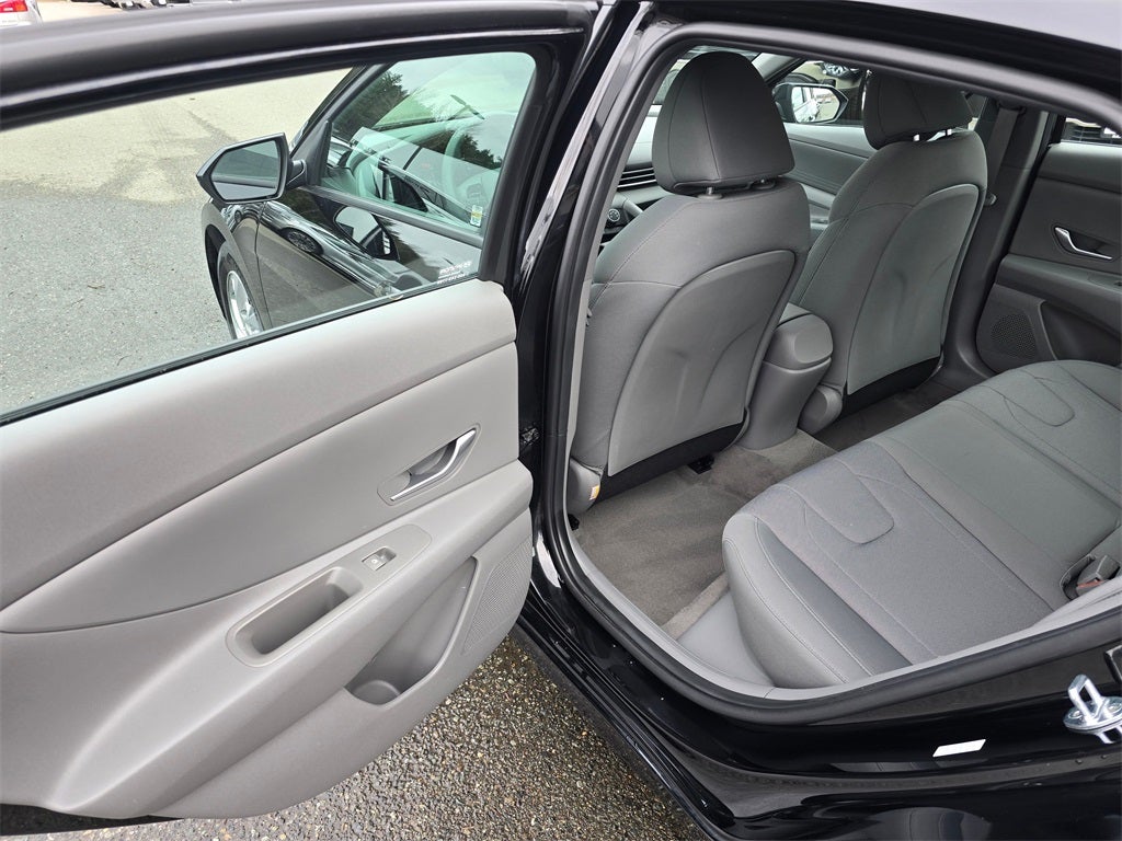 2022 Hyundai Elantra SE