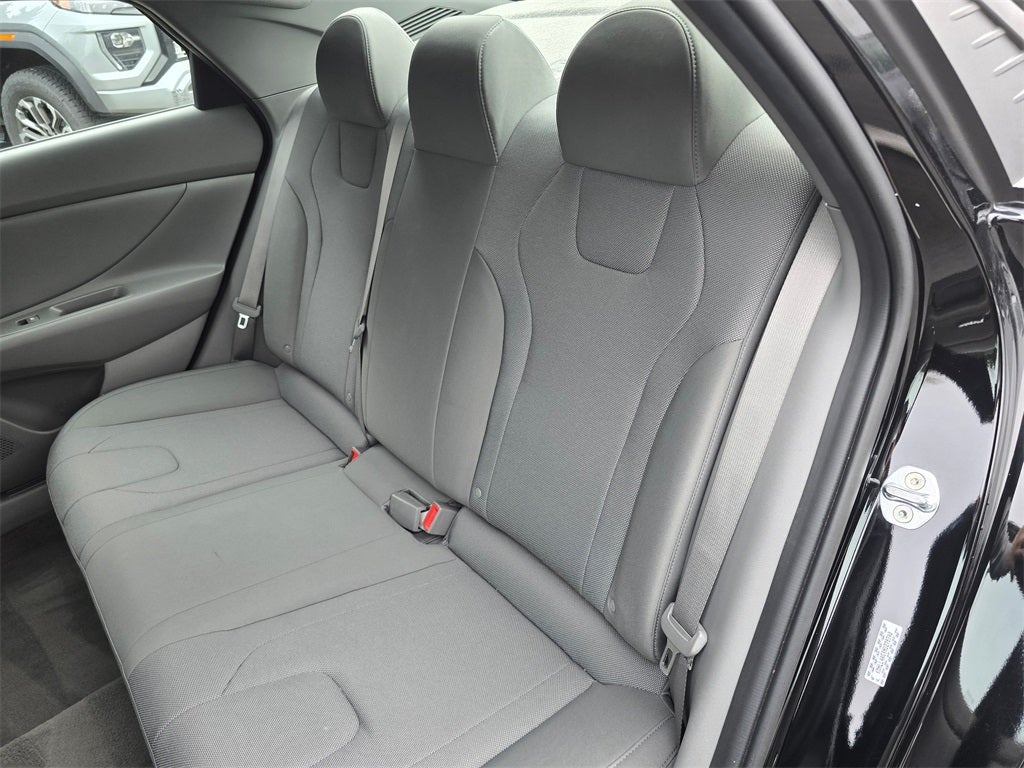 2022 Hyundai Elantra SE