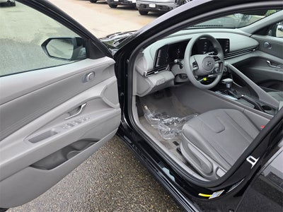 2022 Hyundai Elantra SE