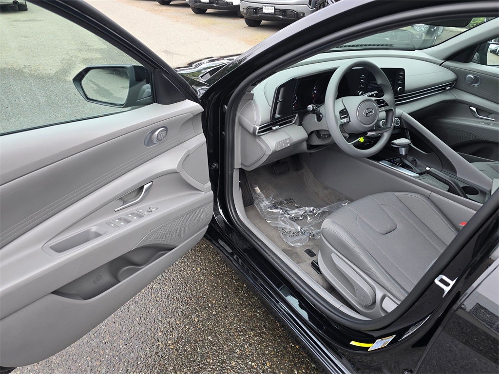 2022 Hyundai Elantra SE