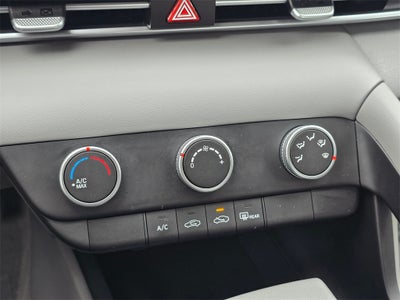 2022 Hyundai Elantra SE