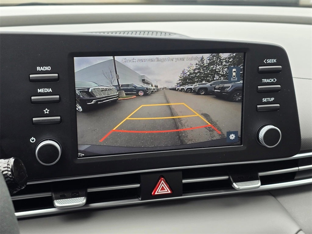 2022 Hyundai Elantra SE