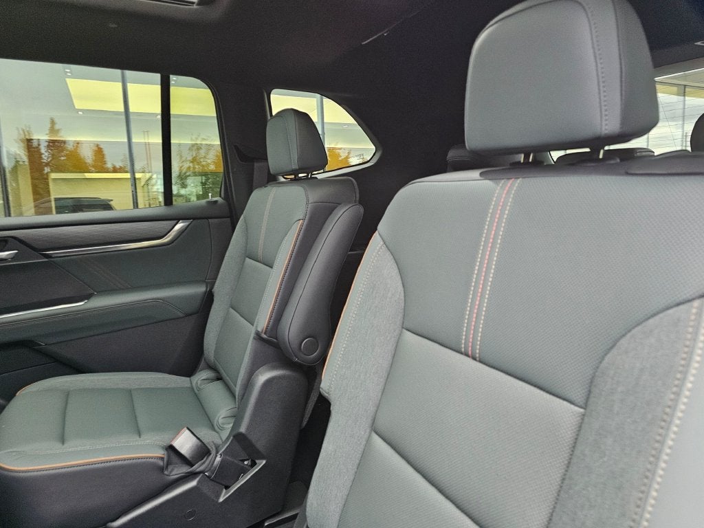 2024 GMC Acadia AT4