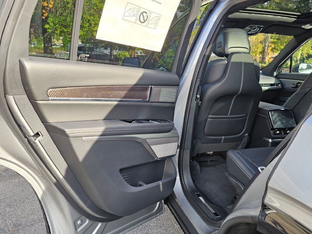 2027 Cadillac VISTIQ Luxury