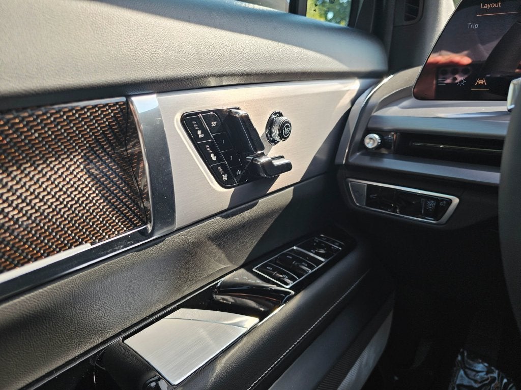 2027 Cadillac VISTIQ Sport