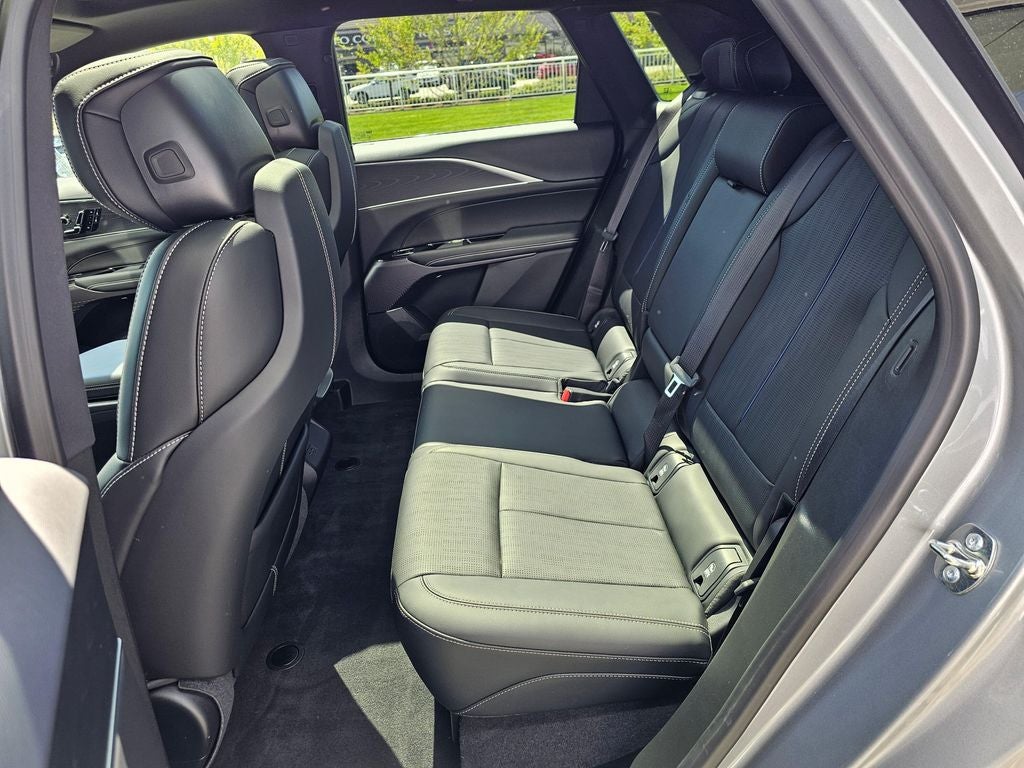 2025 Cadillac LYRIQ Sport